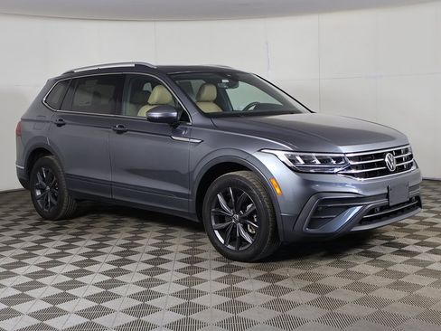 Used 2022 Volkswagen Tiguan SE image 48