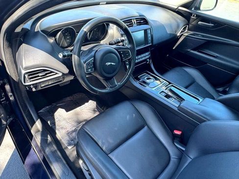 Used 2018 Jaguar XE Premium image 12