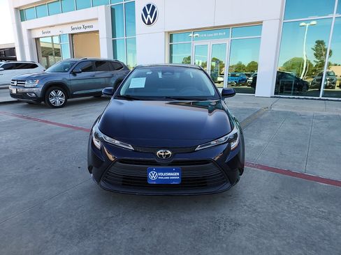 Used 2024 Toyota Corolla LE image 2