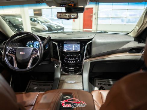 Used 2018 Cadillac Escalade ESV Premium Luxury image 14