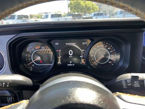 Used 2025 Jeep Wrangler Unlimited Sahara AWD/4WD image 12