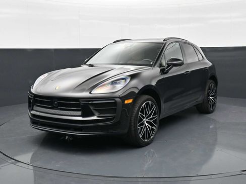Certified 2025 Porsche Macan AWD/4WD image 1