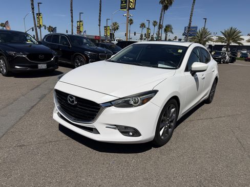 Used 2018 MAZDA MAZDA3 Grand Touring FWD image 3