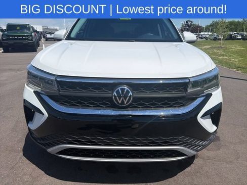 Used 2022 Volkswagen Taos SE w/ IQ.Drive SE Package AWD/4WD image 3