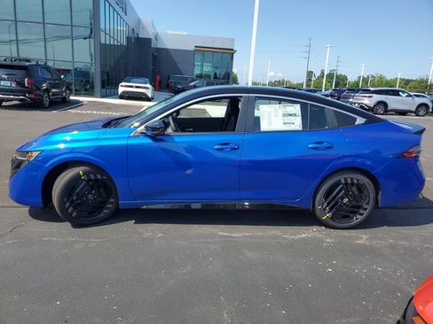 New 2026 Nissan Sentra SR w/ SR Premium Package FWD image 4