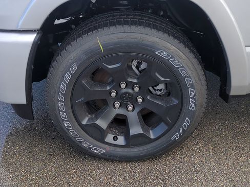 New 2026 RAM 1500 4x4 Crew Cab image 11