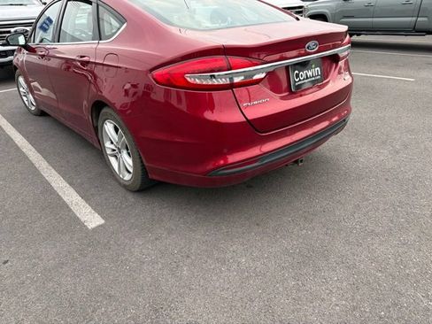 Used 2018 Ford Fusion SE w/ Fusion SE Technology Package FWD image 10