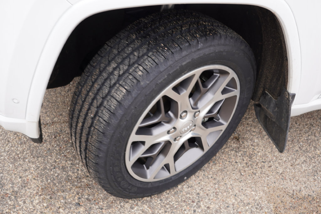 Certified 2021 Jeep Grand Cherokee Overland AWD/4WD image 13