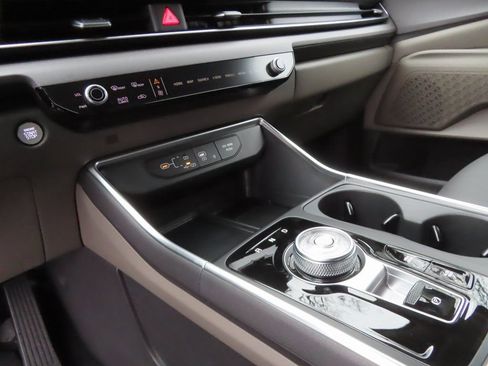 Certified 2026 Kia Carnival EX FWD image 7