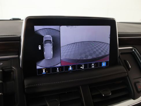 Used 2021 Chevrolet Tahoe Z71 w/ Luxury Package AWD/4WD image 6