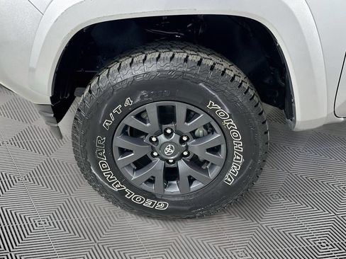 Used 2023 Toyota Tacoma SR5 w/ Black Out Package (TMS) AWD/4WD image 11