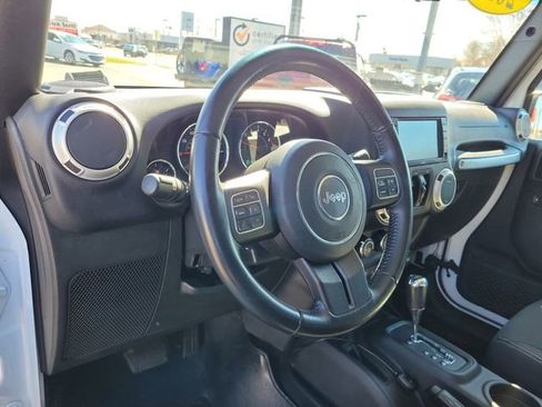 Used 2018 Jeep Wrangler Unlimited Sahara w/ Connectivity Group AWD/4WD image 21