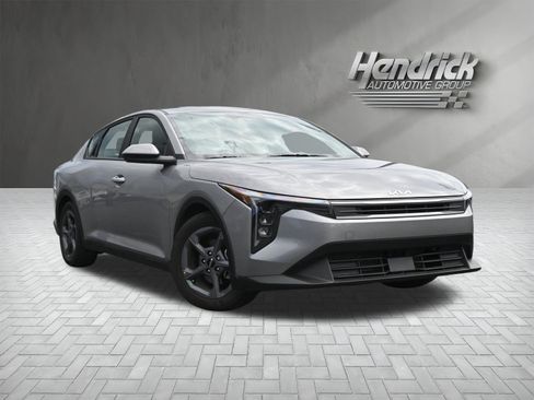Used 2025 Kia K4 FWD image 2