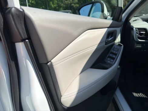 Used 2023 Nissan Rogue SV w/ SV Premium B Package FWD image 11