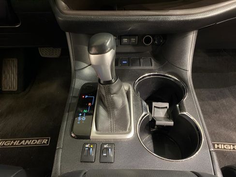 Used 2017 Toyota Highlander XLE image 18