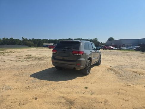 Used 2021 Jeep Grand Cherokee Laredo X AWD/4WD image 8