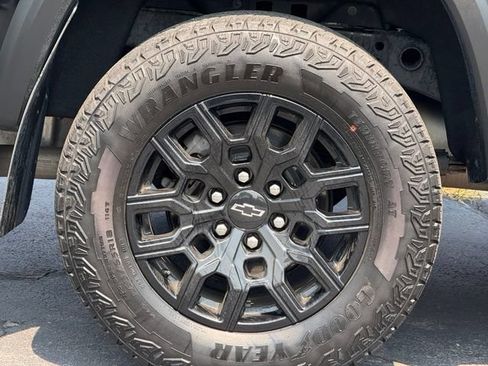 Used 2024 Chevrolet Colorado Trail Boss w/ Advanced Trailering Package AWD/4WD image 9