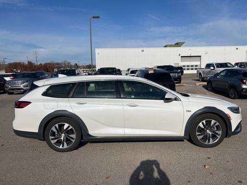Used 2018 Buick Regal Essence w/ Driver Confidence Package #1 image 5