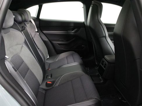 Used 2025 Porsche Taycan 4 Cross Turismo image 30