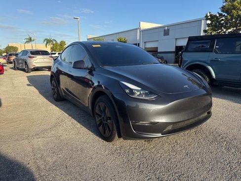 Used 2025 Tesla Model Y Long Range image 1
