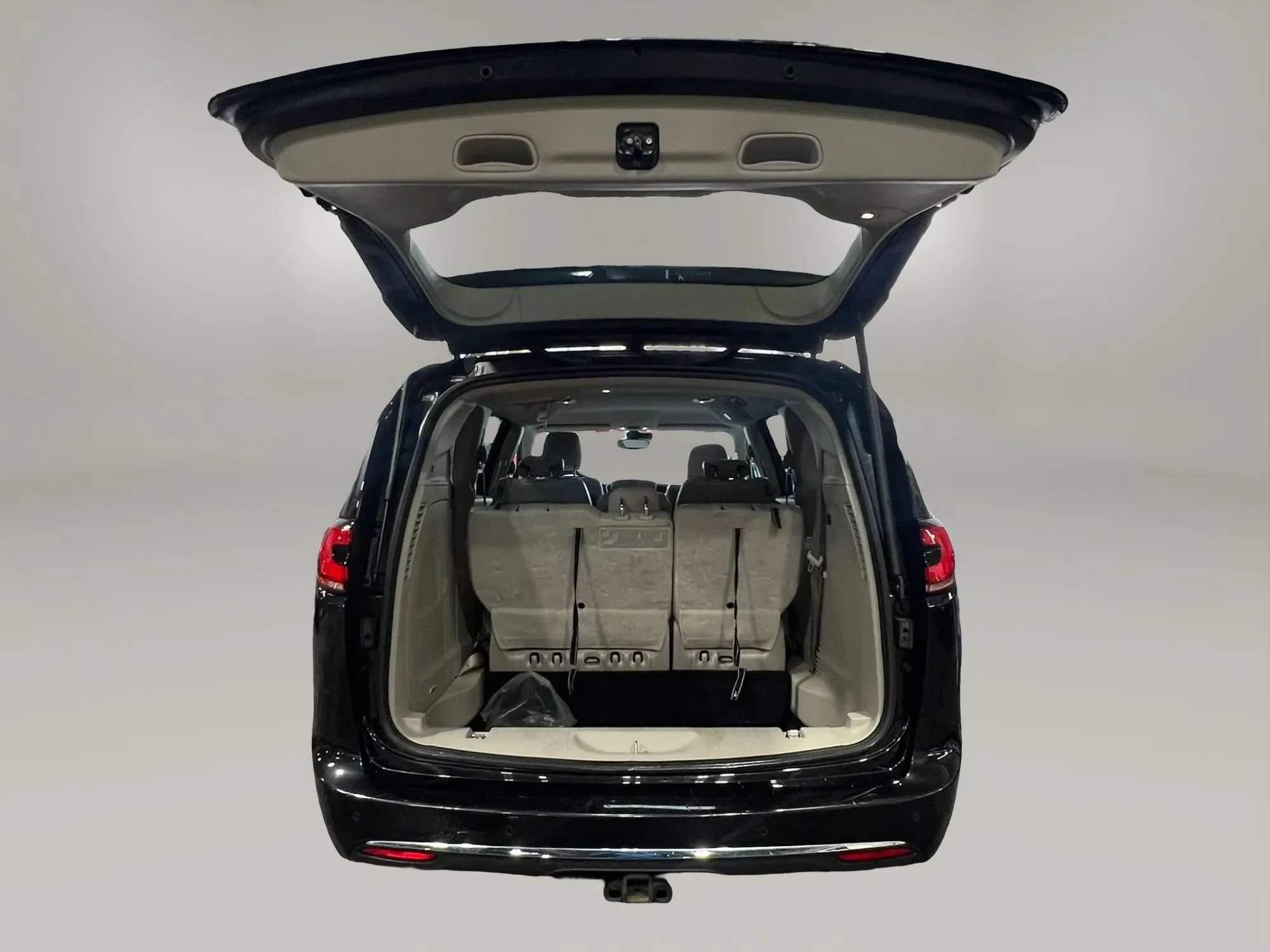 Used 2021 Chrysler Pacifica Touring-L w/ Uconnect Theater Family Group FWD image 9