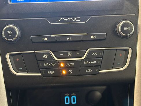 Used 2020 Ford Fusion SE FWD image 48