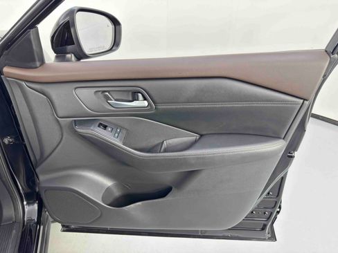 Used 2022 Nissan Rogue SV w/ SV Premium Package image 38