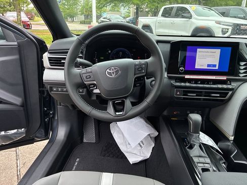 New 2026 Toyota Camry SE FWD image 18