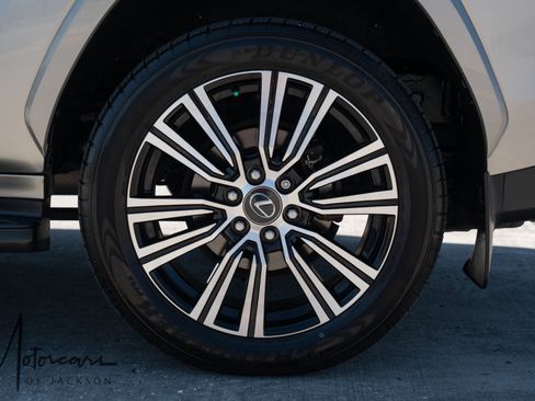 Used 2024 Lexus LX 600 4WD w/ Appearance Package image 39