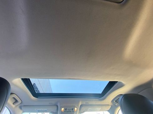 Used 2023 Toyota Highlander XLE AWD/4WD image 29