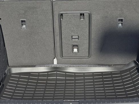 New 2026 Volkswagen Taos SE FWD image 29
