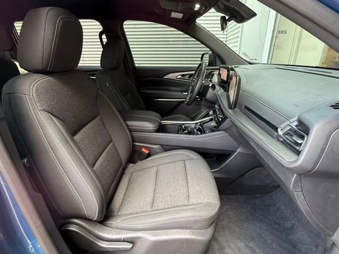 Used 2025 Chevrolet Traverse LT FWD image 20