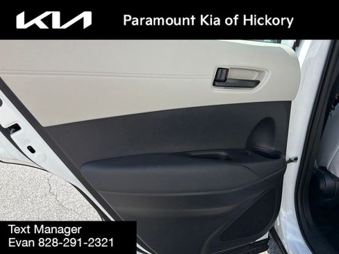 Used 2023 Toyota Corolla Cross L FWD image 12