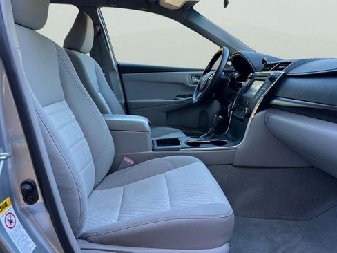 Used 2017 Toyota Camry XLE image 19