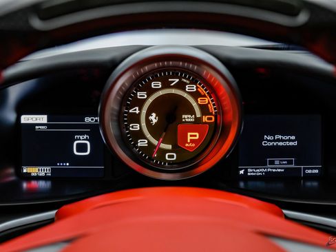 Used 2018 Ferrari GTC4Lusso AWD/4WD image 93