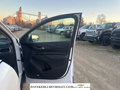 Used 2023 Chevrolet Equinox Premier image 40