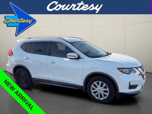 Used 2017 Nissan Rogue S w/ Appearance Package FWD image 1