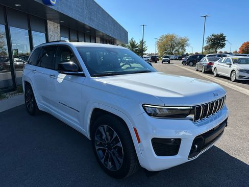 Used 2022 Jeep Grand Cherokee Overland w/ Luxury Tech Group IV image 9