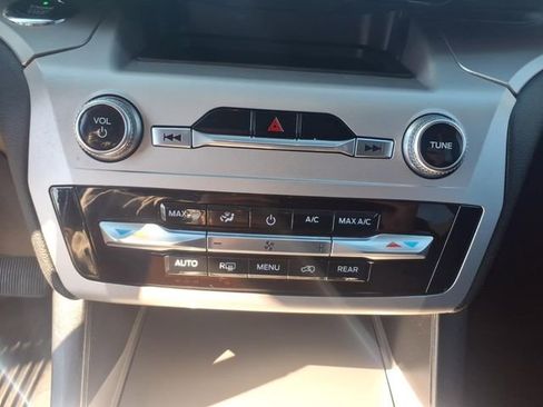 Used 2020 Ford Explorer XLT w/ Equipment Group 202A image 22