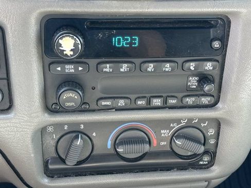 Used 2004 Chevrolet Blazer LS w/ Preferred Equipment Group AWD/4WD image 19