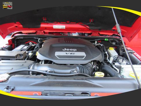 Used 2017 Jeep Wrangler Unlimited Sahara w/ Connectivity Group image 29