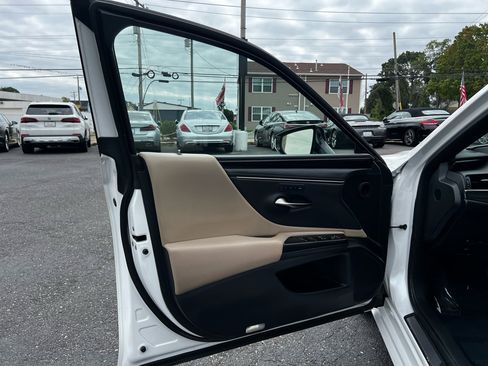 Used 2021 Lexus ES 350 w/ Premium Package image 9