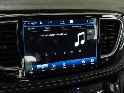Used 2021 Chrysler Pacifica Touring-L w/ Uconnect Theater Family Group FWD image 30