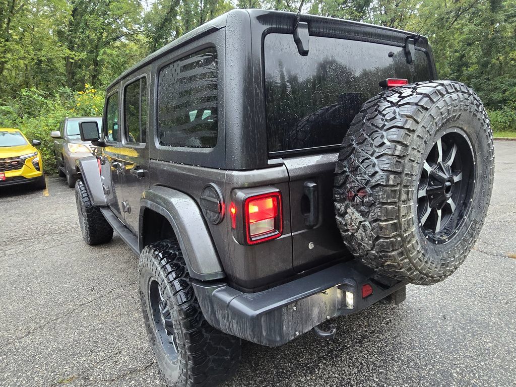 Used 2018 Jeep Wrangler Unlimited Sahara w/ Cold Weather Group AWD/4WD image 6