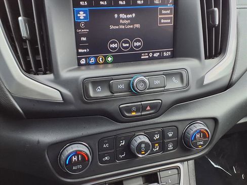 Used 2023 GMC Terrain SLE w/ Driver Convenience Package image 23