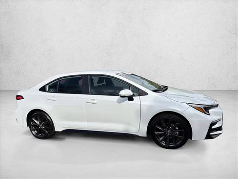 Certified 2026 Toyota Corolla SE w/ SE Package image 4