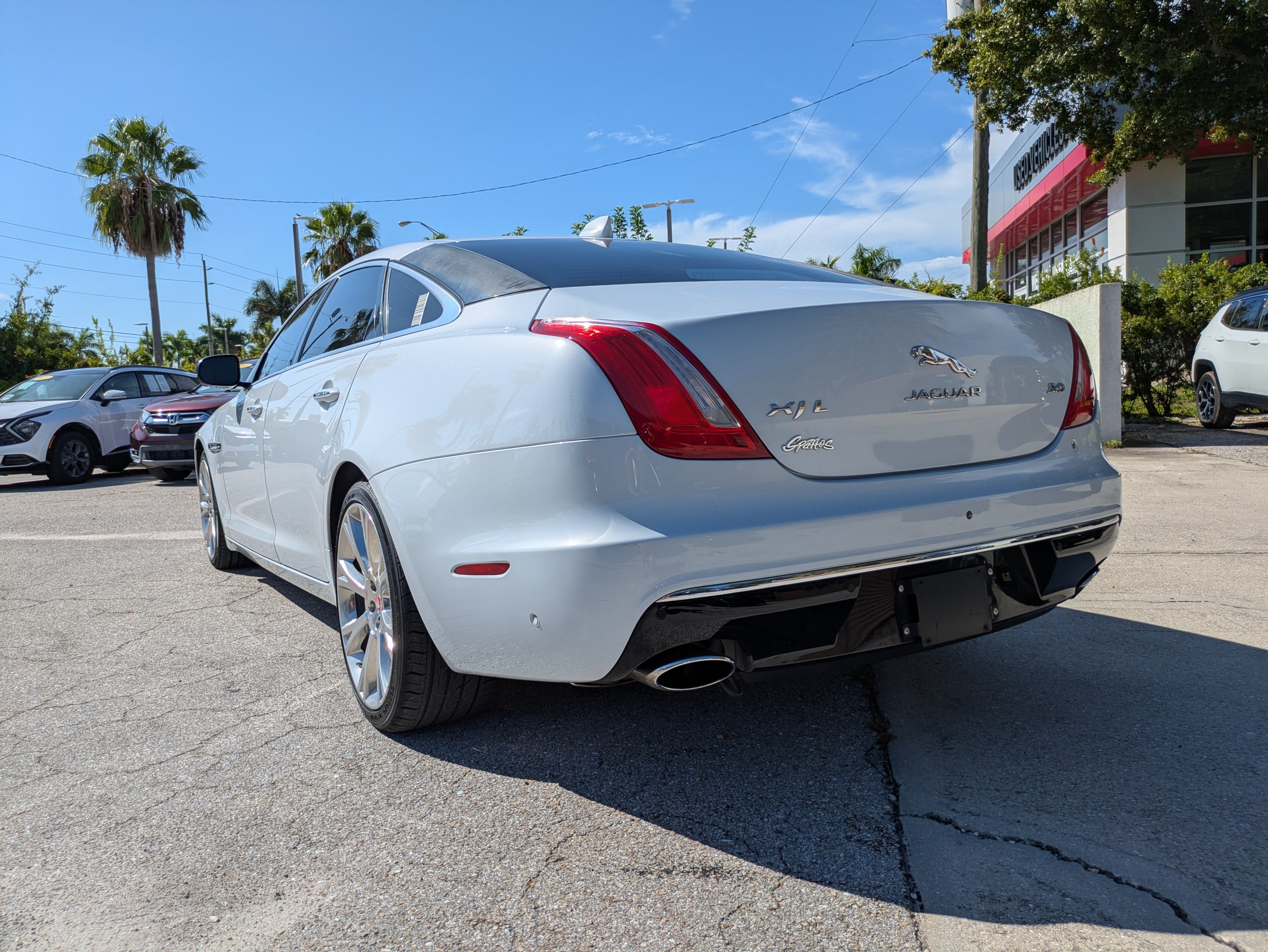 Used 2017 Jaguar XJ L Portfolio RWD image 10