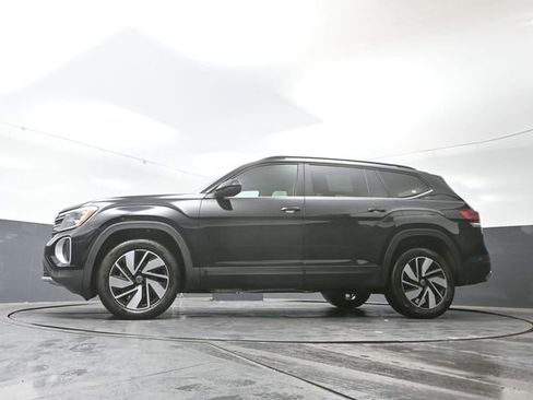 Used 2025 Volkswagen Atlas SE AWD/4WD image 52