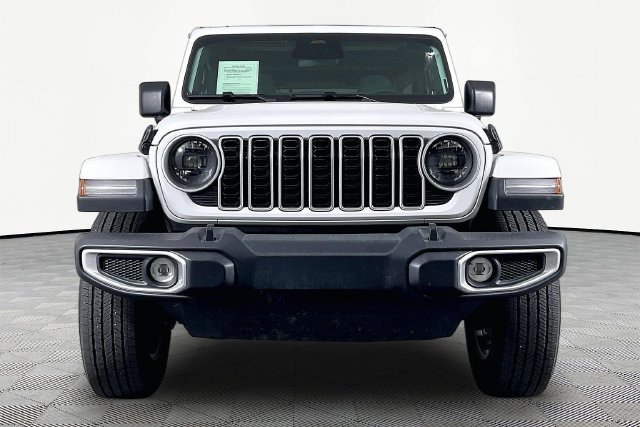 Used 2026 Jeep Wrangler Unlimited Sahara AWD/4WD image 2