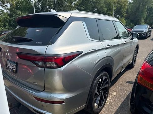 Used 2023 Mitsubishi Outlander SEL AWD/4WD image 2